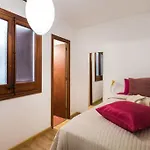 3 Bedroom With Private Garden On Location Centre 시체스