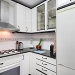 3 Bedroom With Private Garden On Location Centre 시체스