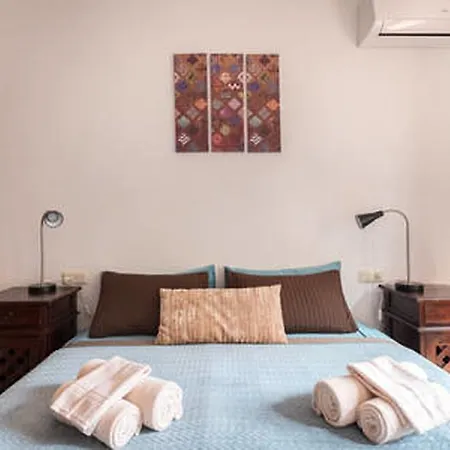 3 Bedroom With Private Garden On Location Centre *