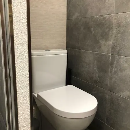 3 Bedroom With Private Garden On Location Centre *