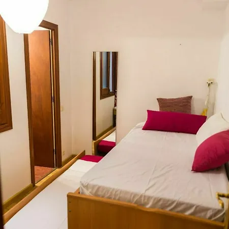 Apartment 3 Bedroom With Private Garden On Location Centre