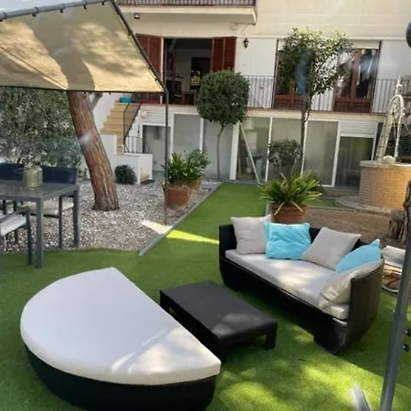 3 Bedroom With Private Garden On Location Centre