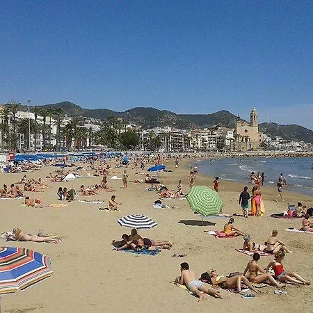 3 Bedroom With Private Garden On Location Centre *