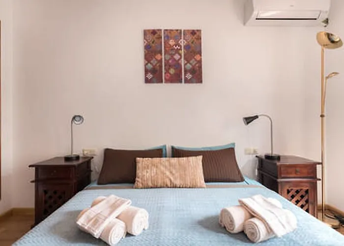 3 Bedroom With Private Garden On Location Centre *