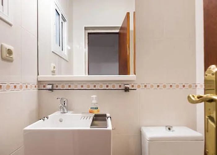 公寓 3 Bedroom With Private Garden On Location Centre *