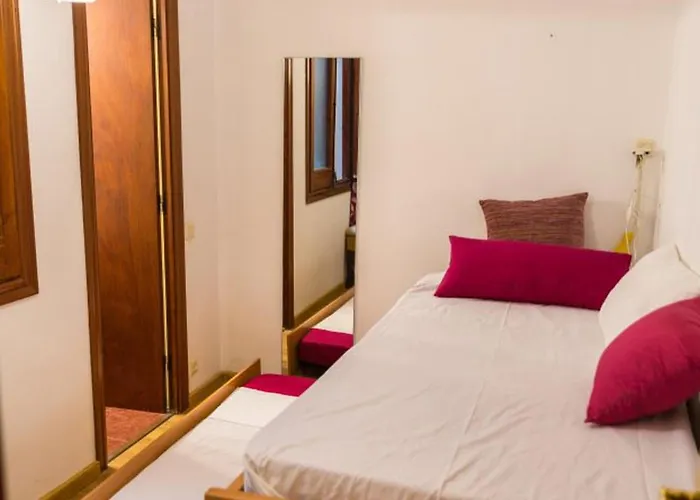 Appartamento 3 Bedroom With Private Garden On Location Centre