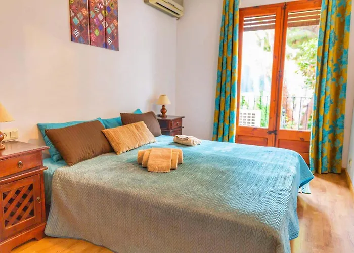 3 Bedroom With Private Garden On Location Centre 公寓 *