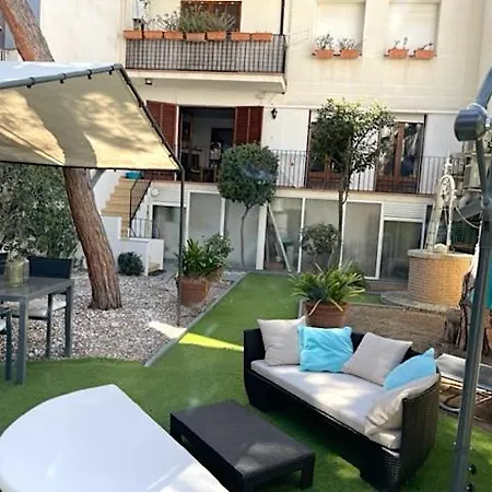 3 Bedroom With Private Garden On Location Centre Apartamento *
