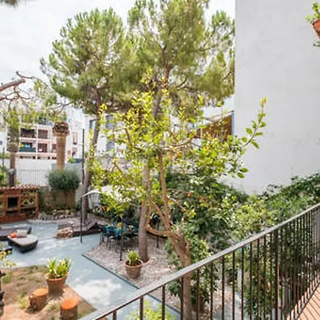 Apartamento 3 Bedroom With Private Garden On Location Centre