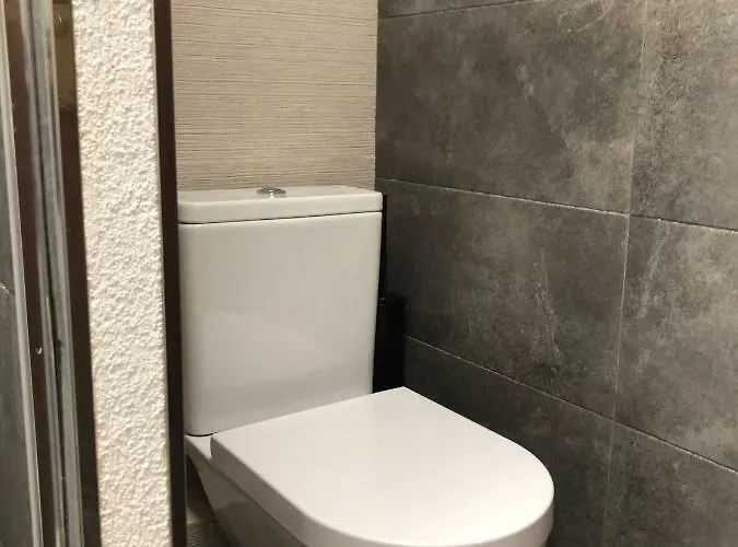 3 Bedroom With Private Garden On Location Centre *